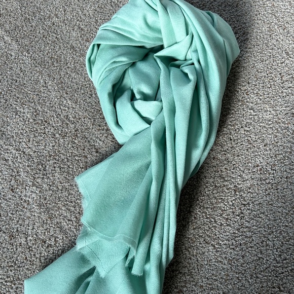 Mint green 100 percent wool big scarf for women - Picture 1 of 9